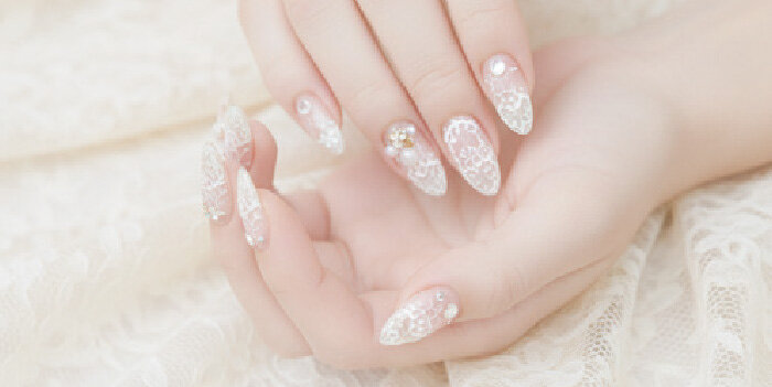 ネイリストになりきって春のトレンドネイルに挑戦！